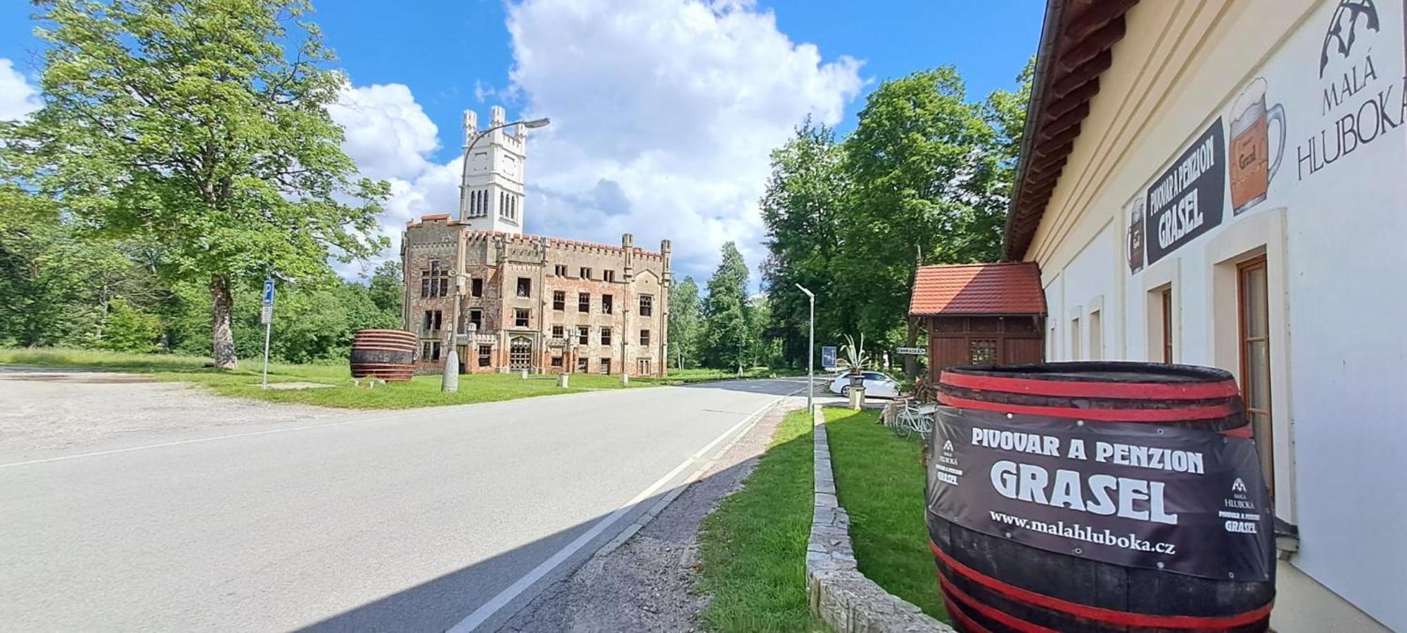 Pivovar A Penzion Grasel Český Rudolec Exteriör bild